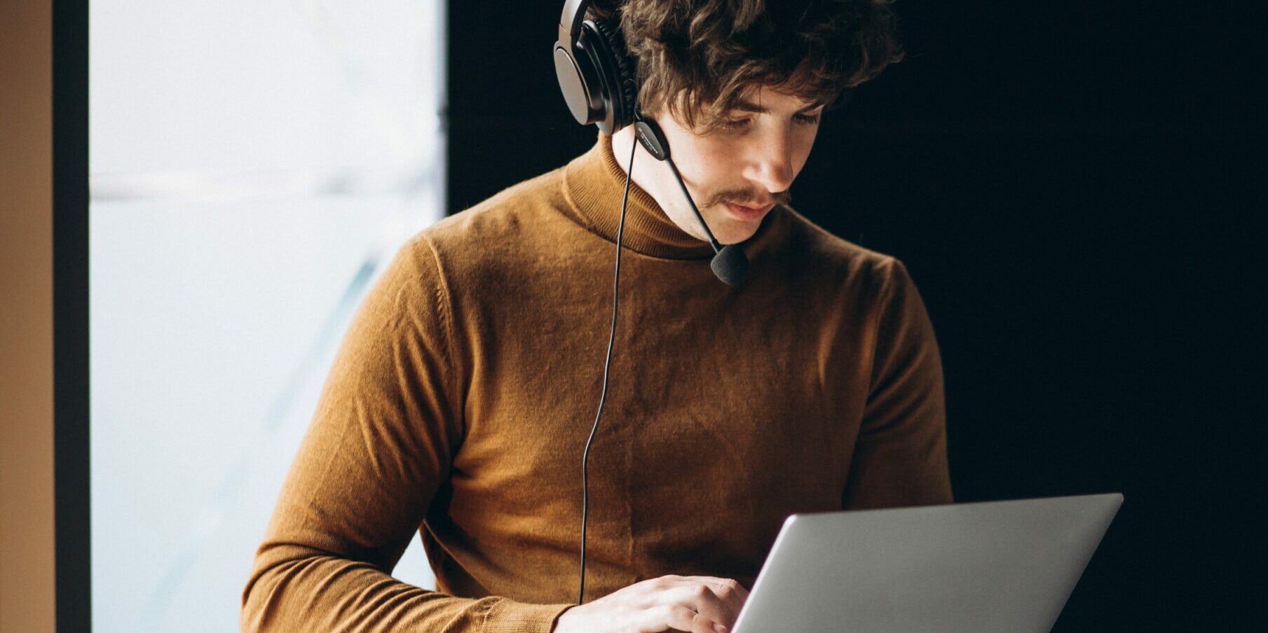 AdobeStock_455648309-scaled-e1701806840445